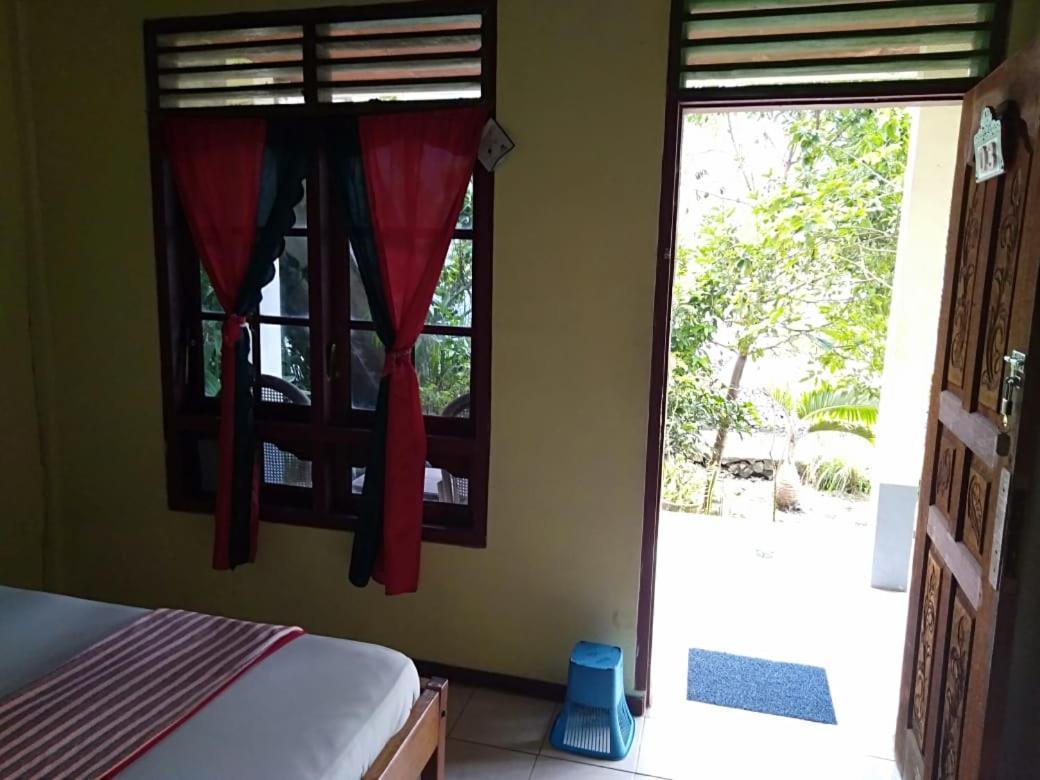 Sibayak Guesthouse Tuk Tuk Exterior foto